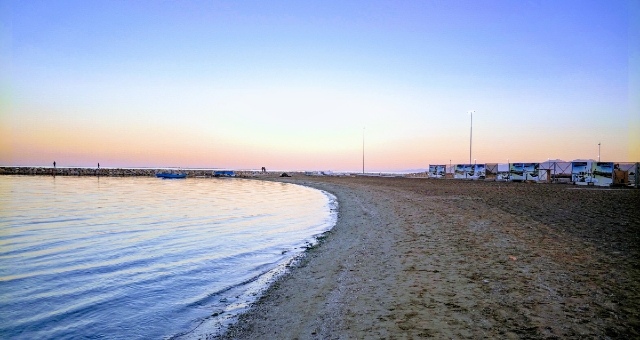 Sonnenuntergang bei Mar Chica am Hafen von Nador