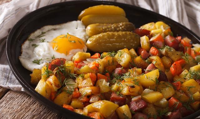 Norwegian pyttipanne with egg, herbs and vegetables