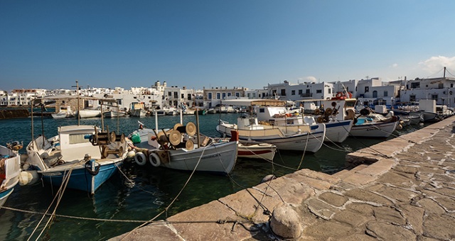 O antigo porto de Naoussa, em Paros