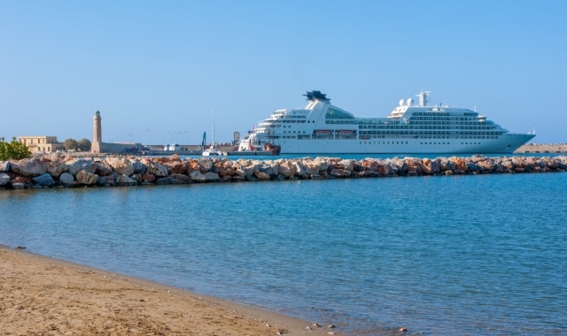 Un crucero en el puerto de Rétino