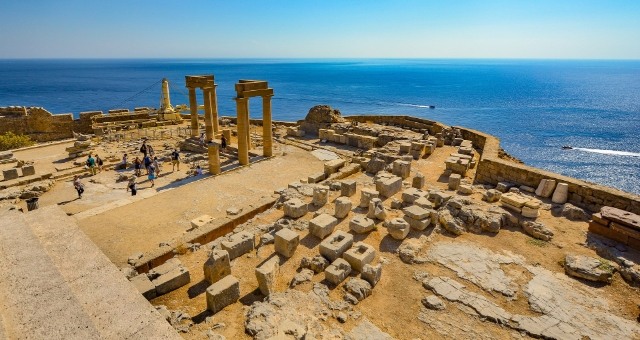 Les vestiges de l'Acropole de Lindos à Rhodes