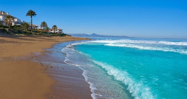 Praia Les Bovetes, em Dénia