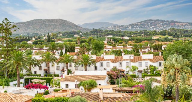 Beautiful buildings with gardens in Dénia