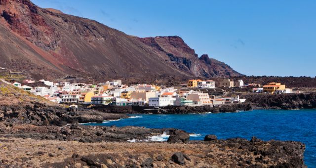 Wioska Tamaduste z kolorowymi domami na El Hierro, Wyspy Kanaryjskie, Hiszpania