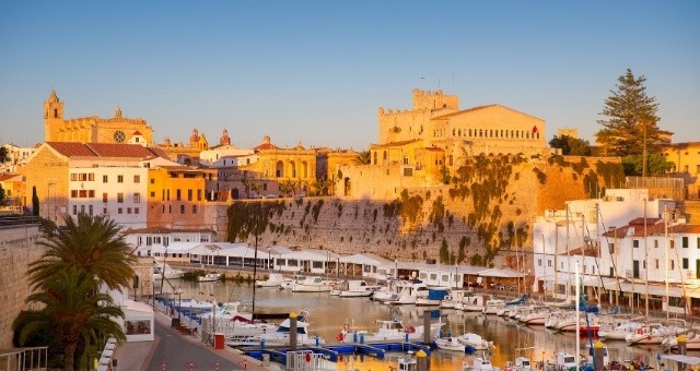 El puerto deportivo de Ciutadella de Menorca, Islas Baleares, España