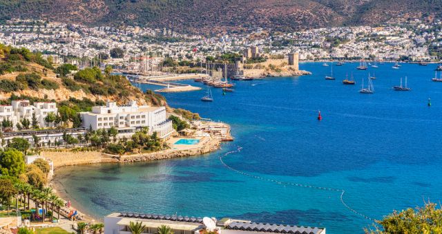 Il porto di Bodrum visto dall’alto, con i suoi numerosi yacht di lusso