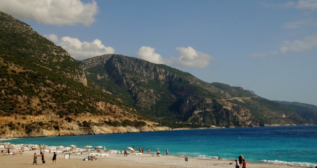 Una lunga spiaggia di sabbia a Marmaris, Turchia