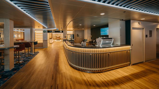 images.vessels.spaces.cafeteria.altText