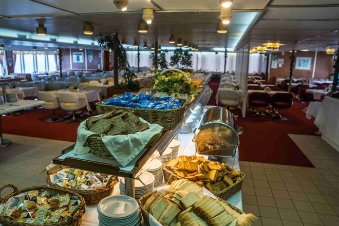 images.vessels.spaces.restaurant.altText