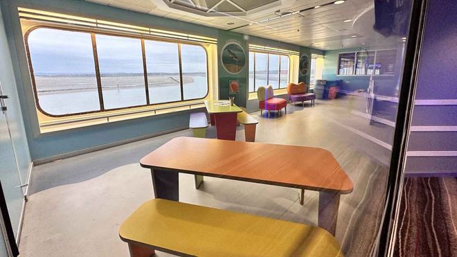 images.vessels.spaces.playZone.altText