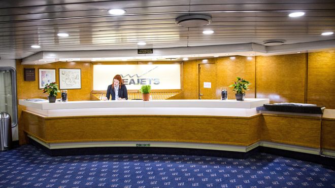 images.vessels.spaces.reception.altText