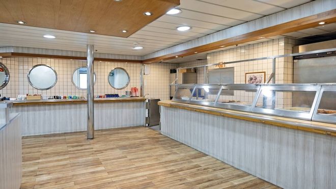 images.vessels.spaces.restaurant.selfService.altText