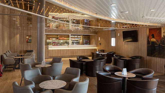 images.vessels.spaces.cafeteria.altText